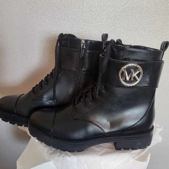 Michael Kors Tatum Vombat Boot - Picture 3 of 8